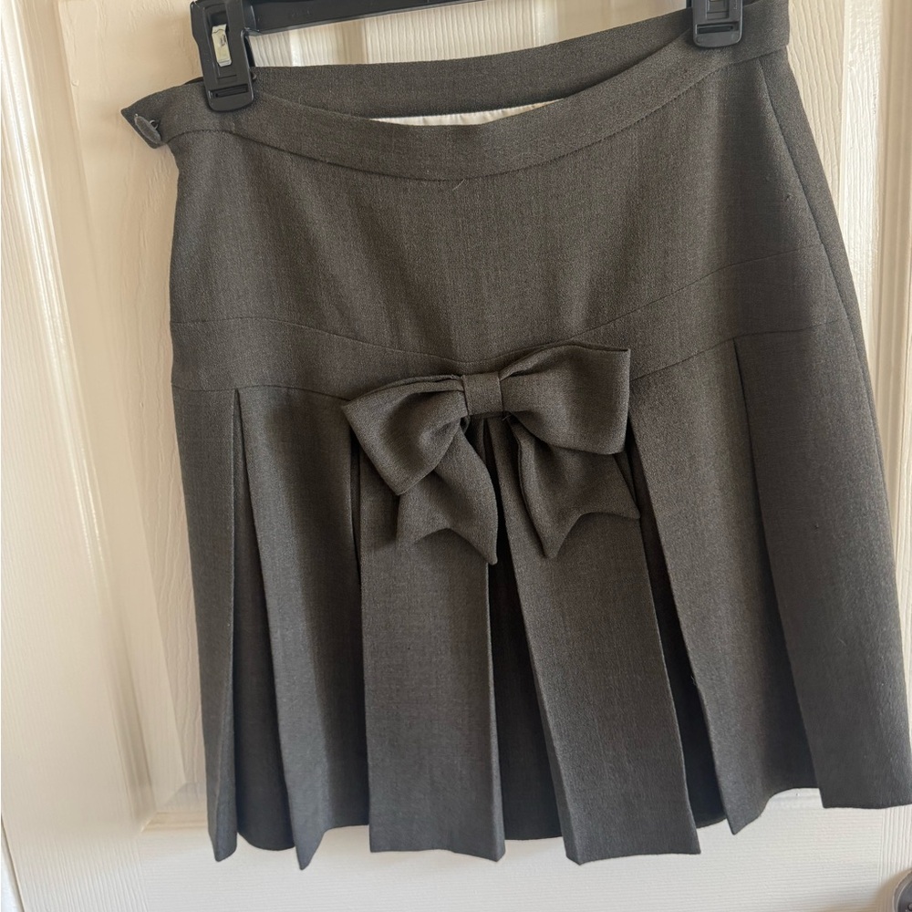 MOSCHINO pleated skirt with bow on back gray skirt size 6